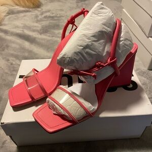 BRAND NEW Schutz Gianna Sandal - 7.5 Shell Pink